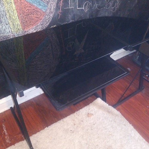 Computer desk - Picture 6 of 8